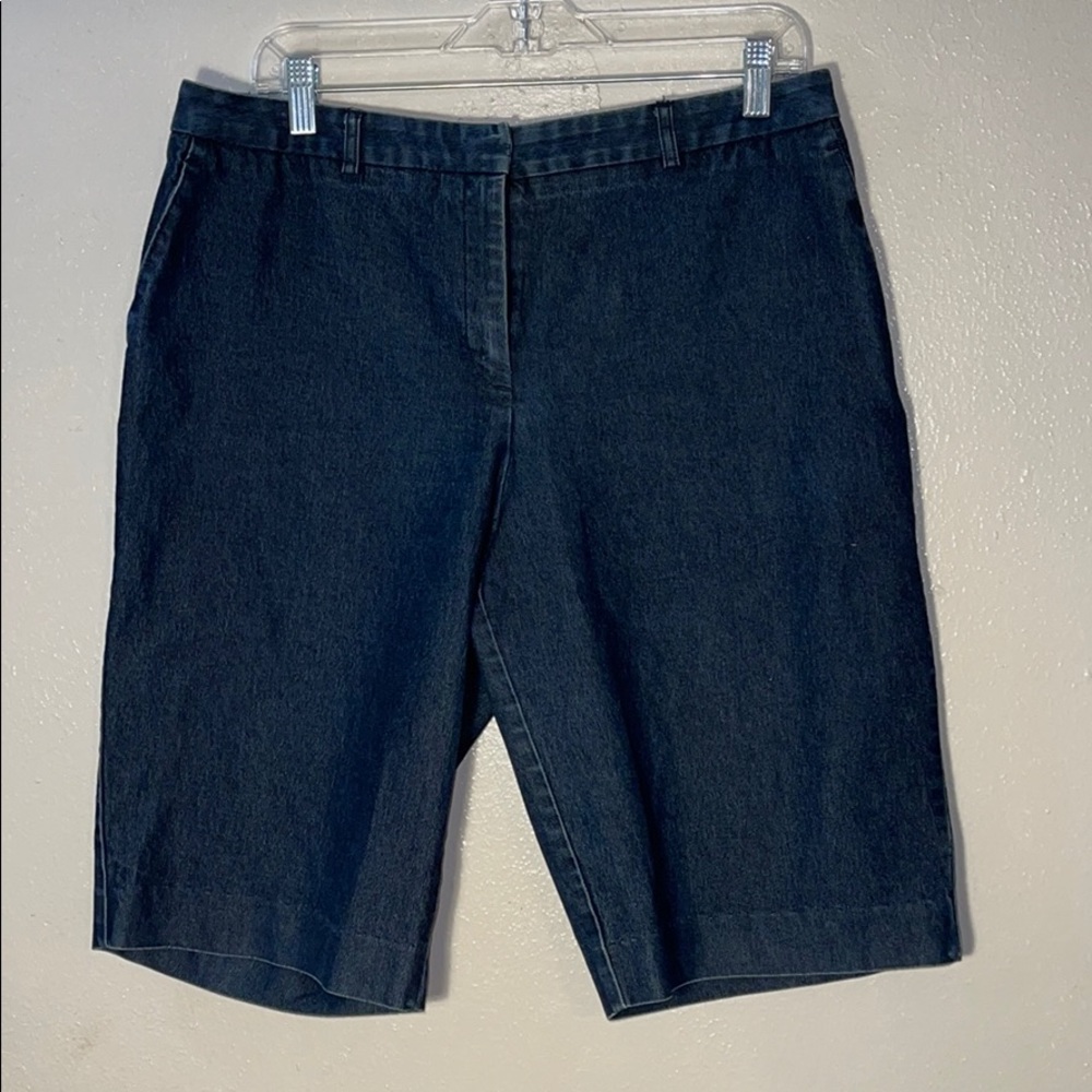 Josephine Chaus knee length shorts